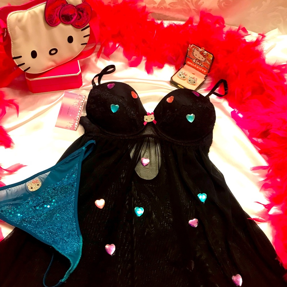 Adorable 💖🍬custom hello kitty lingerie set and Sanrio necklace bundle 🍭